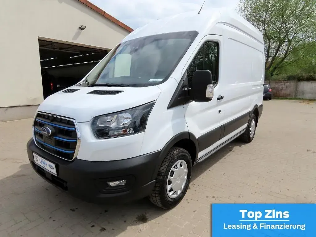 Gebraucht Ford E-Transit Trend 135 kW (184 PS) 2025 Frostweiß Van