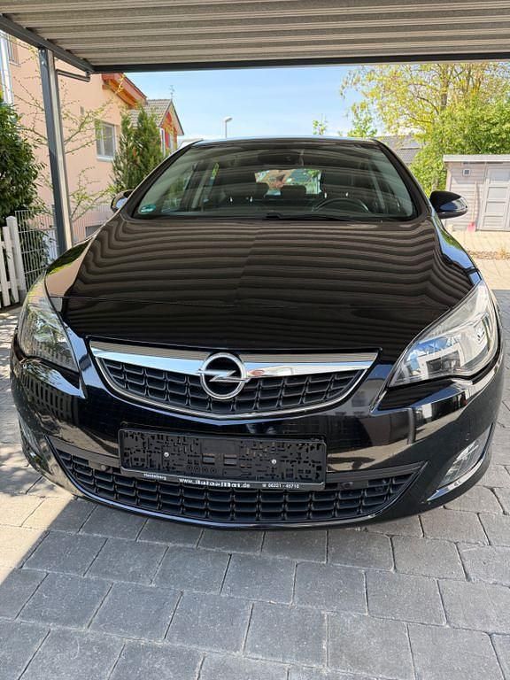 Gebraucht Opel Astra Design Edition 140 PS (102 kW) 2010 Schwarz Limousine