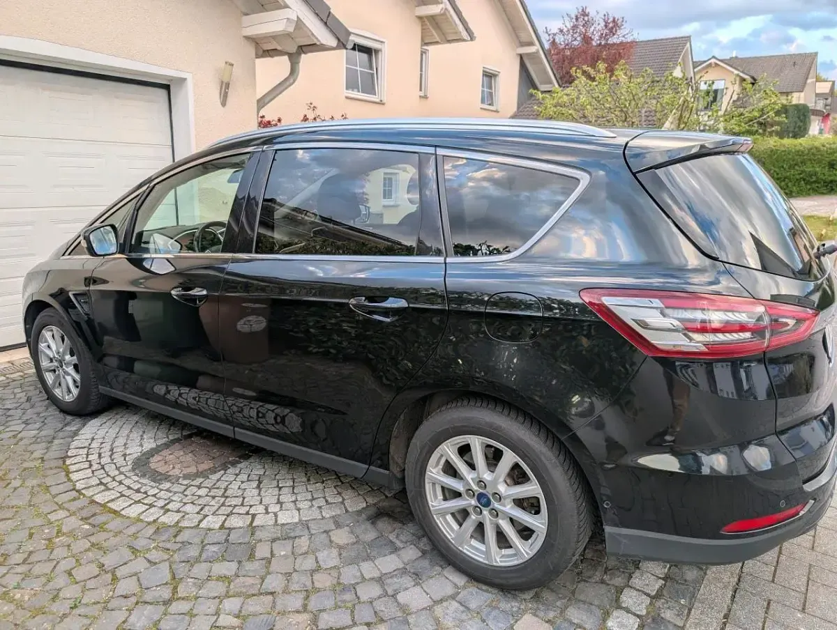 Gebraucht Ford S-MAX 140 PS (102 kW) 2026 Schwarz Van / Kleinbus