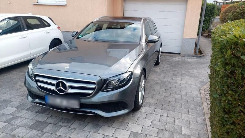 Grau Gebraucht 2017 Mercedes E350 Avantgarde Kombi | 18.900 € (Fairer Preis) - Bild 1/4