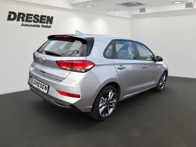 Gebraucht Hyundai i30 Trend 120 PS (88 kW) 2023 Silber Limousine