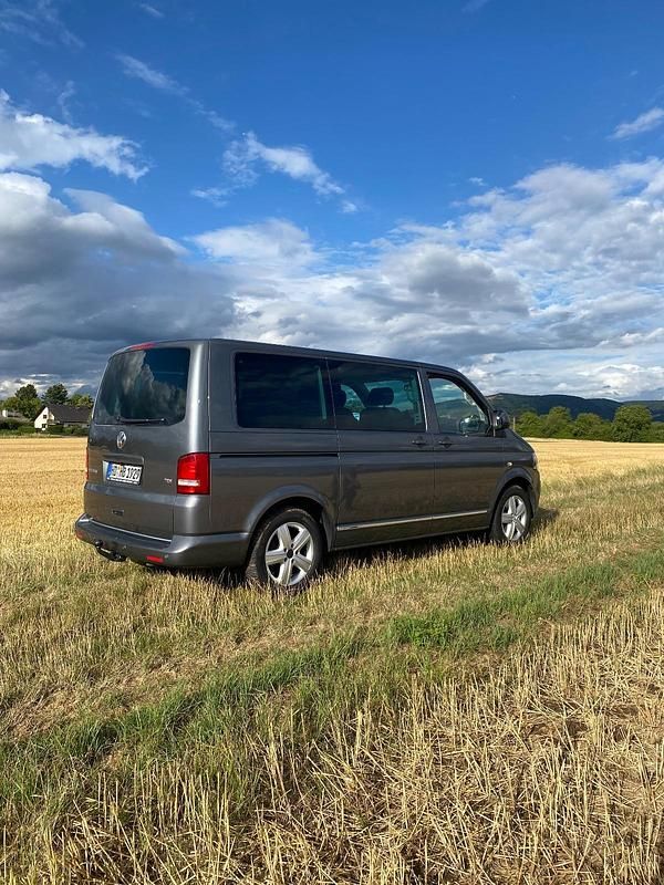 Grau Gebraucht 2010 VW T5 Highline Van | 18.890 € (Fairer Preis) - Bild 1/4