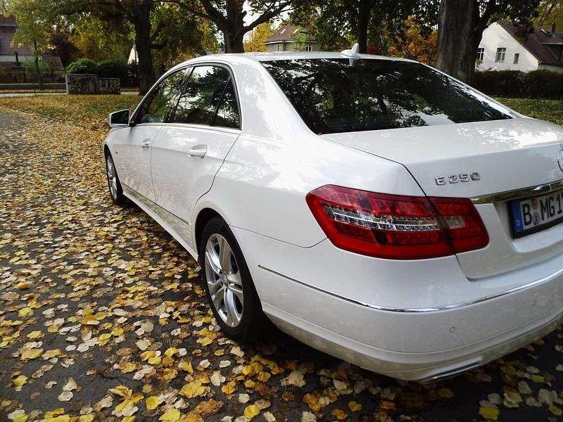 Usata Mercedes E250 204 CV (150 kW) 2012 Bianco Berlina