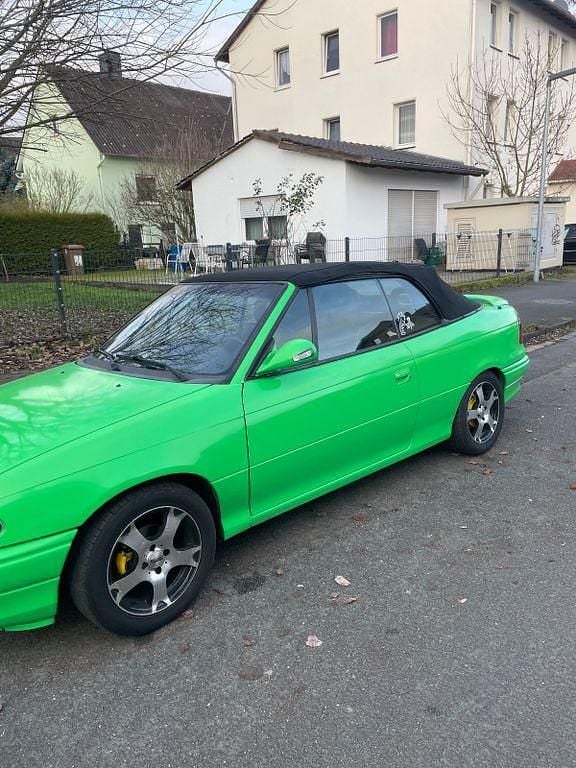 Grün Gebraucht 1996 Opel Astra Cabriolet Cabrio | 1.450 € (Fairer Preis) - Bild 1/4