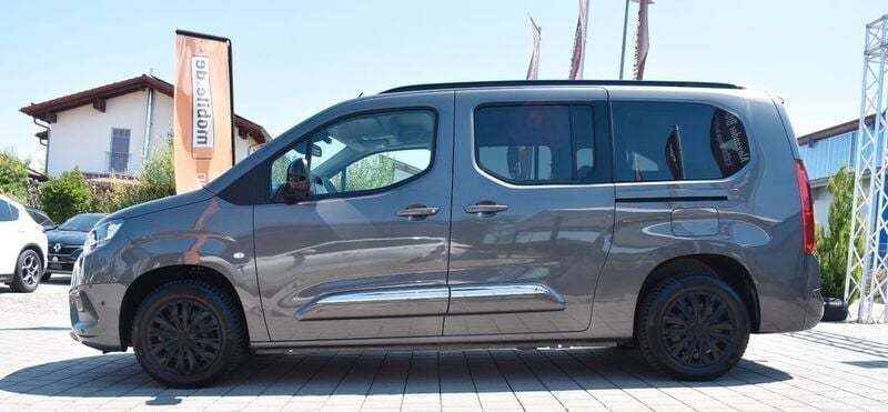 Grau Gebraucht 2024 Toyota Proace City Van | 31.900 € (Teuer) - Bild 1/2