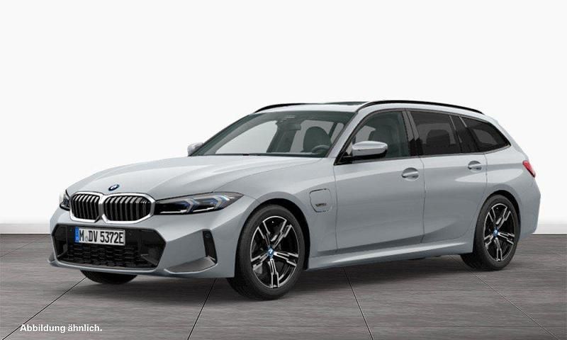 Grau Gebraucht 2022 BMW 320e M Sport Kombi | 34.911 € (Etwas zu teuer) - Bild 1/3