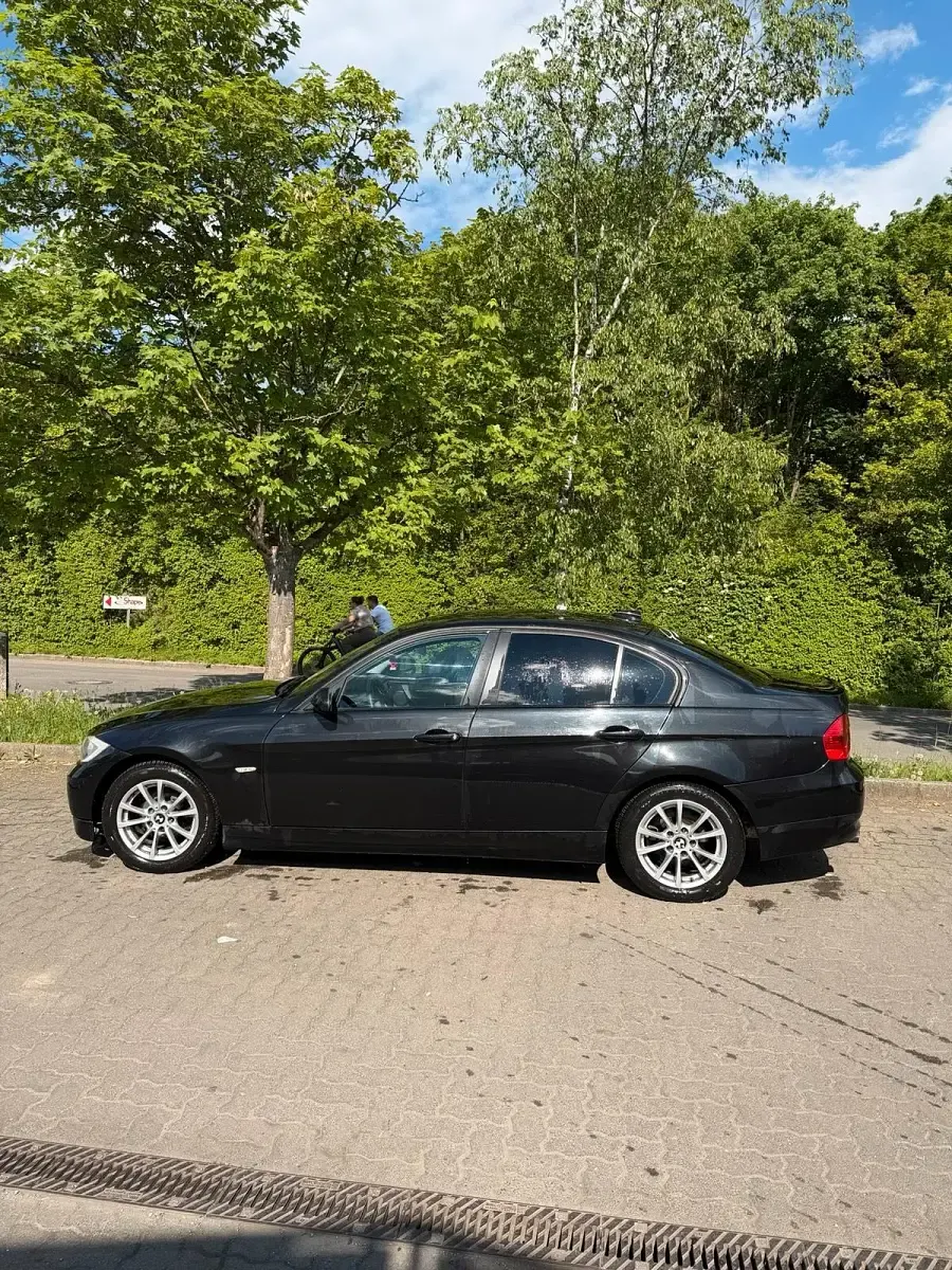 Gebraucht BMW 320 150 PS (110 kW) 2007 Schwarz Limousine