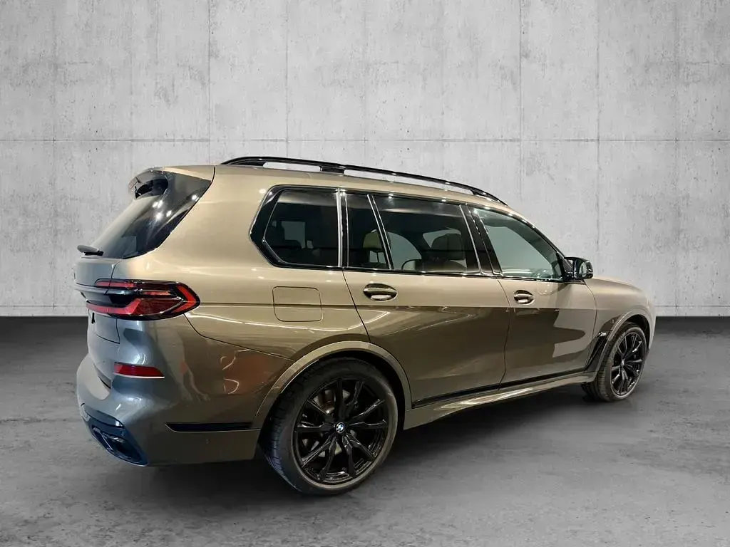 Gebraucht BMW X7 M Sport 530 PS (389 kW) 2025 Grün SUV