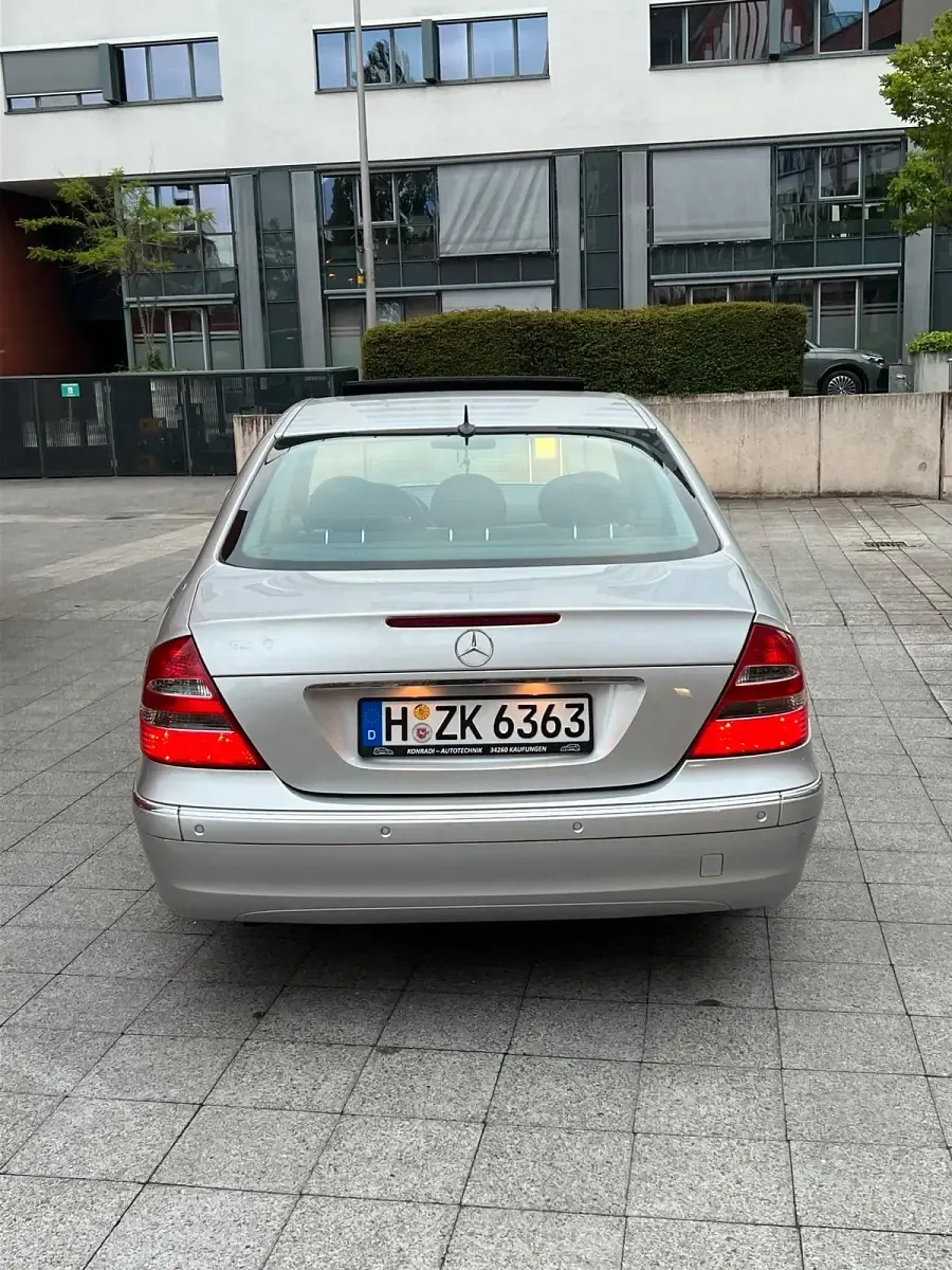 Gebraucht Mercedes E240 177 PS (130 kW) 2003 Grau Limousine