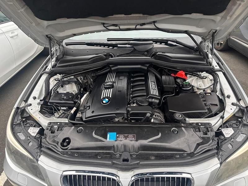 Gebraucht BMW 523 190 PS (139 kW) 2007 Silber Limousine