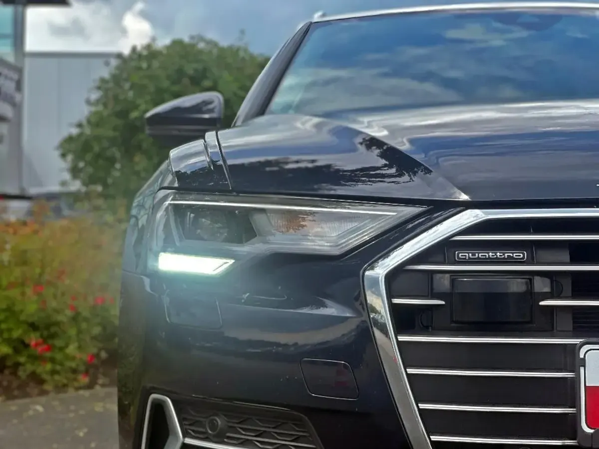 Gebraucht Audi A6 Sport 299 PS (219 kW) 2023 Blau Kombi