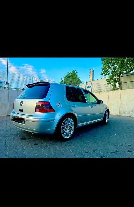 Gebraucht VW Golf IV 130 PS (95 kW) 2002 Silber Kleinwagen