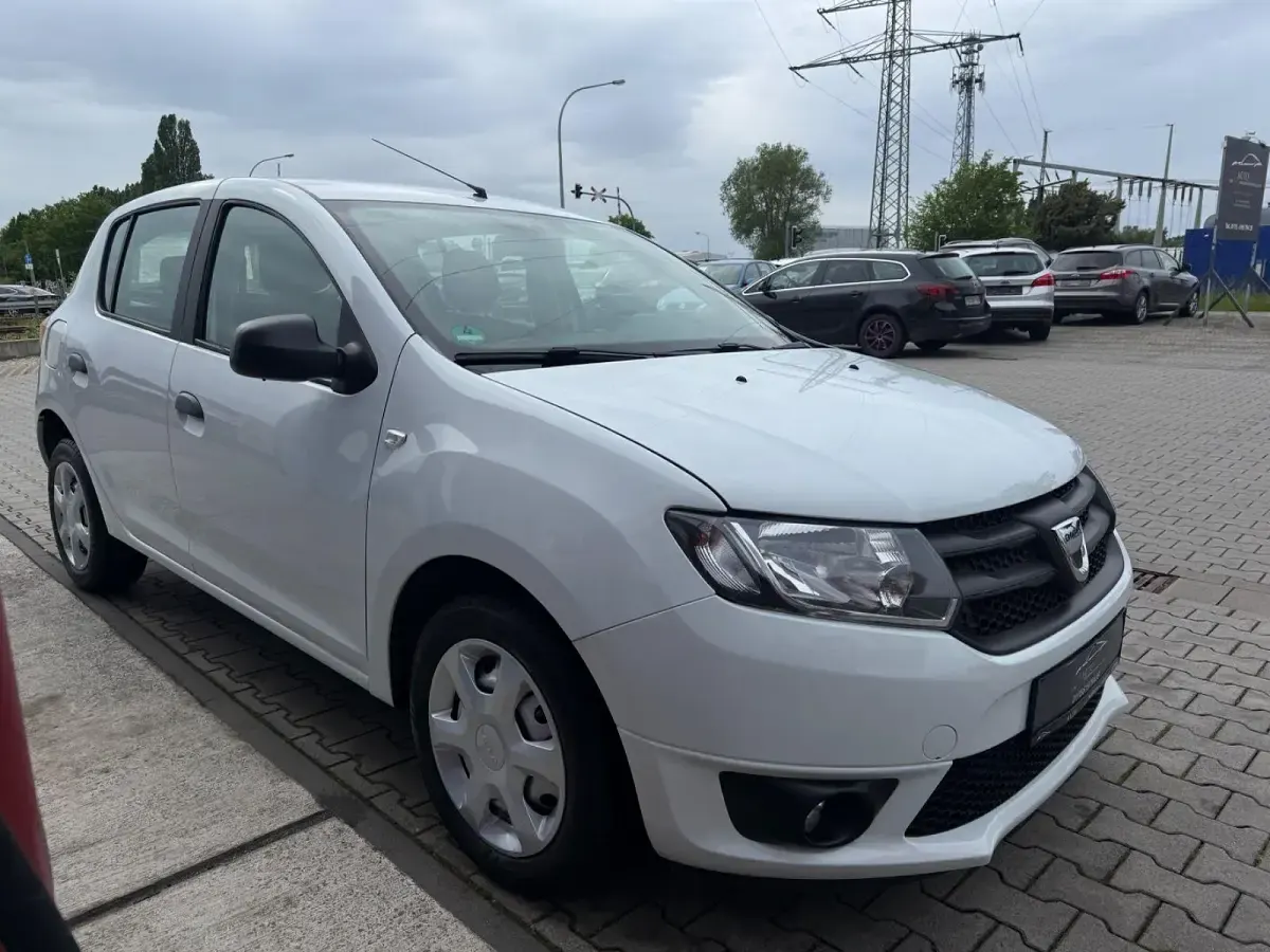 Używany Dacia Sandero 73 KM (53 kW) 2016 Biały Hatchback