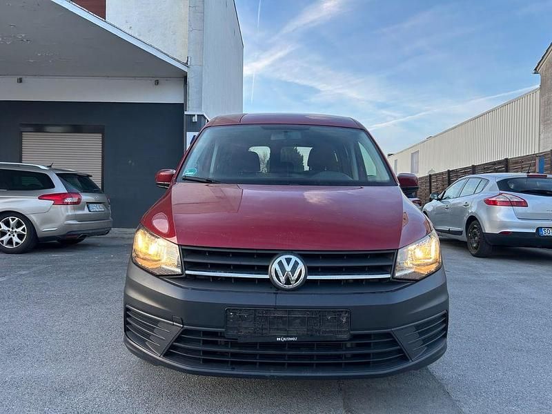 Gebraucht VW Caddy Trendline 75 PS (55 kW) 2018 Rot Van / Kleinbus