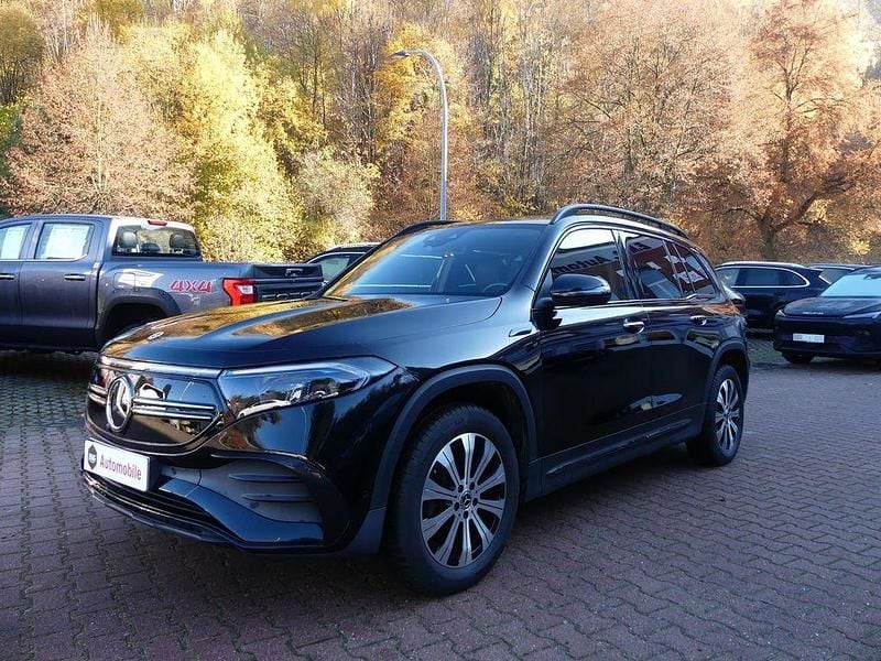 Schwarz Gebraucht 2022 Mercedes EQB350 AMG line SUV | 37.990 € (Fairer Preis) - Bild 1/4