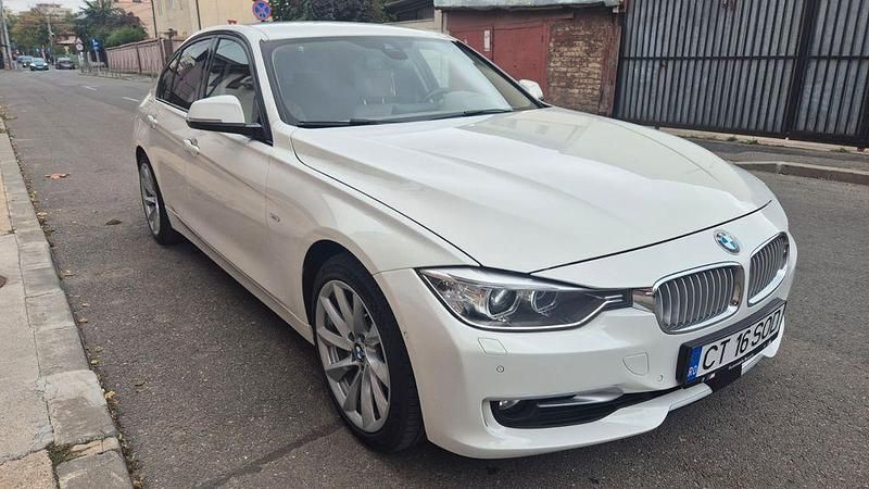 Gebraucht BMW 335 Sport Line 306 PS (225 kW) 2013 Weiß Limousine