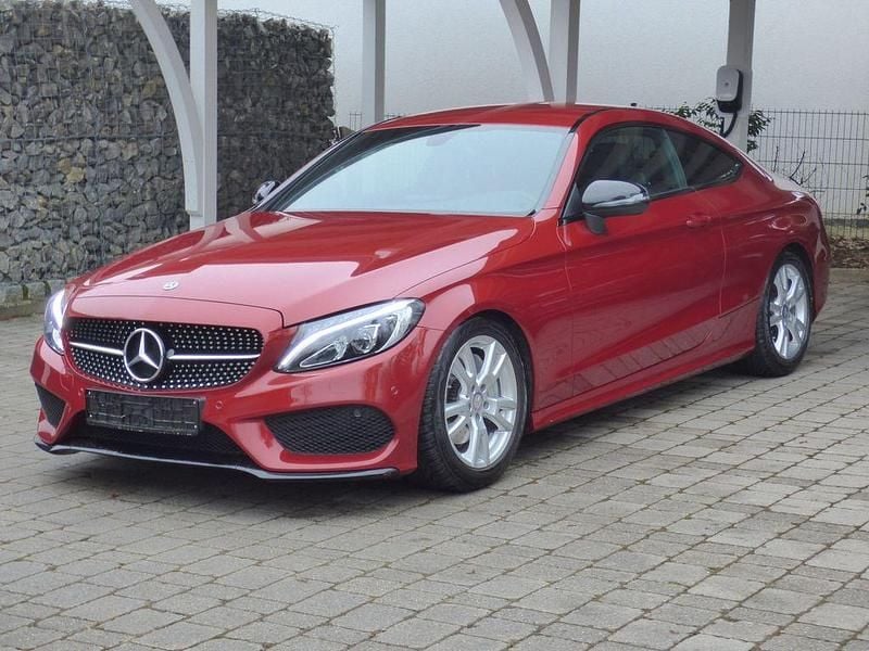 Gebraucht Mercedes C180 AMG 156 PS (114 kW) 2018 Hyazinth rot metallic Coupé