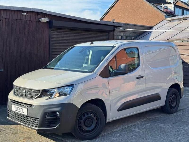 Grau Gebraucht 2019 Peugeot Partner Premium Van | 9.999 € (Guter Preis) - Bild 1/4