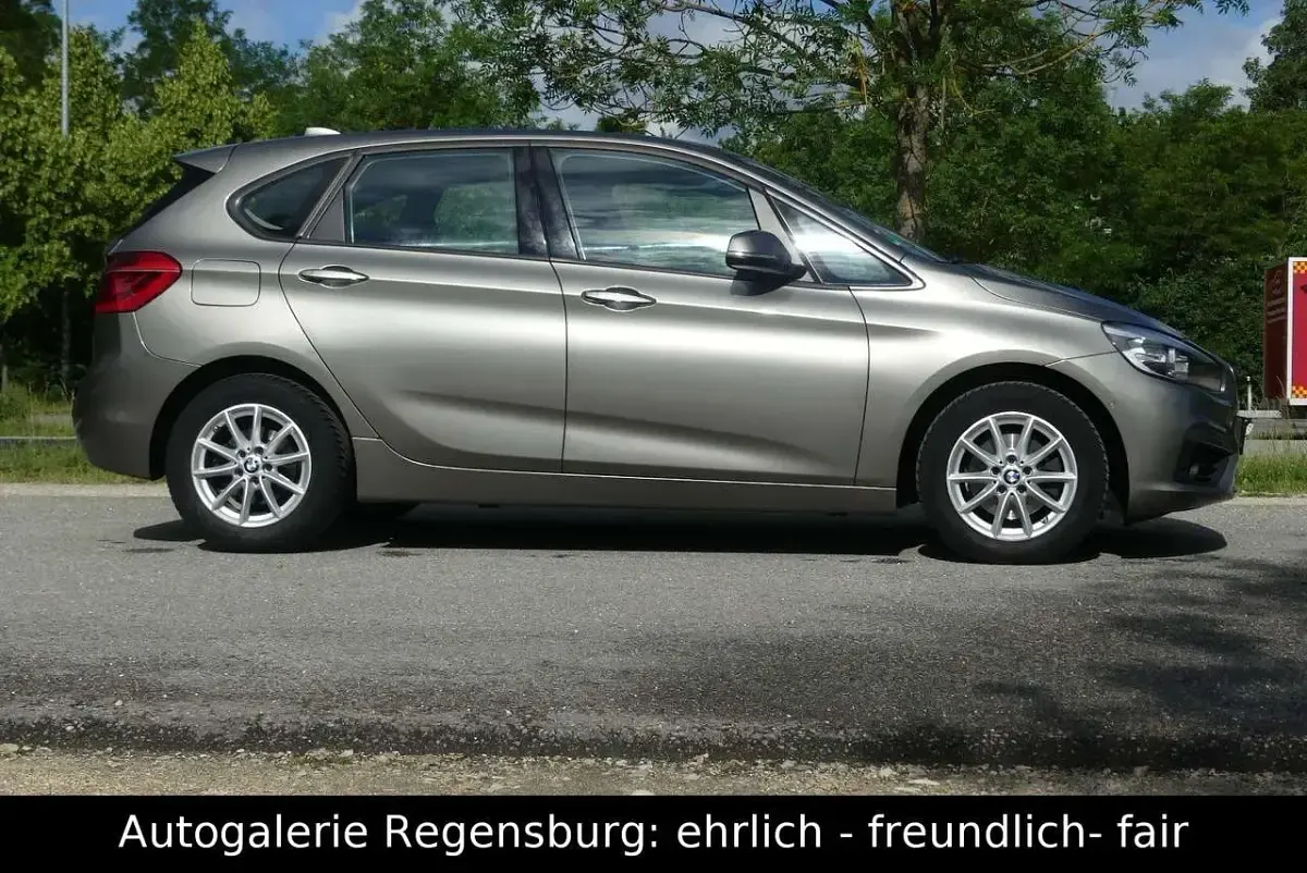 Gebraucht BMW 218 136 PS (100 kW) 2017 Platinsilber metallic Van / Kleinbus
