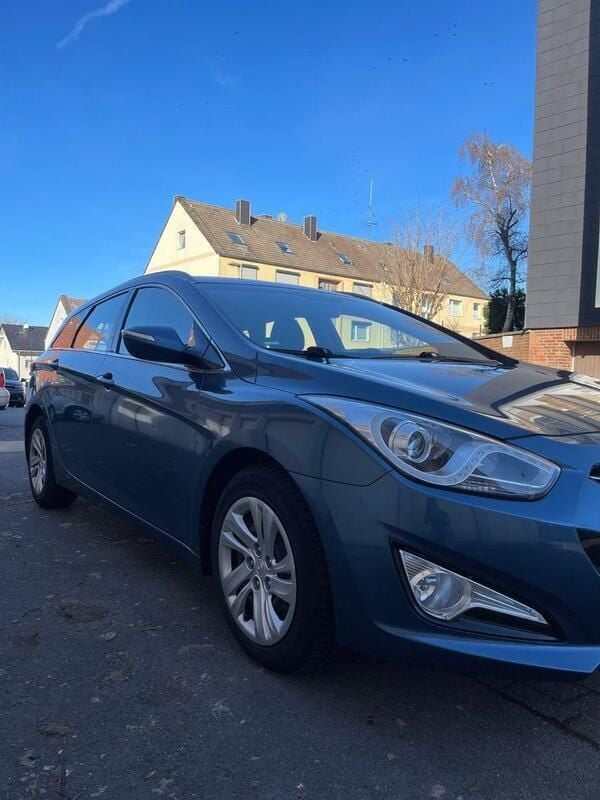 Blau Gebraucht 2013 Hyundai i40 Edition Kombi | 6.999 € (Fairer Preis) - Bild 1/4