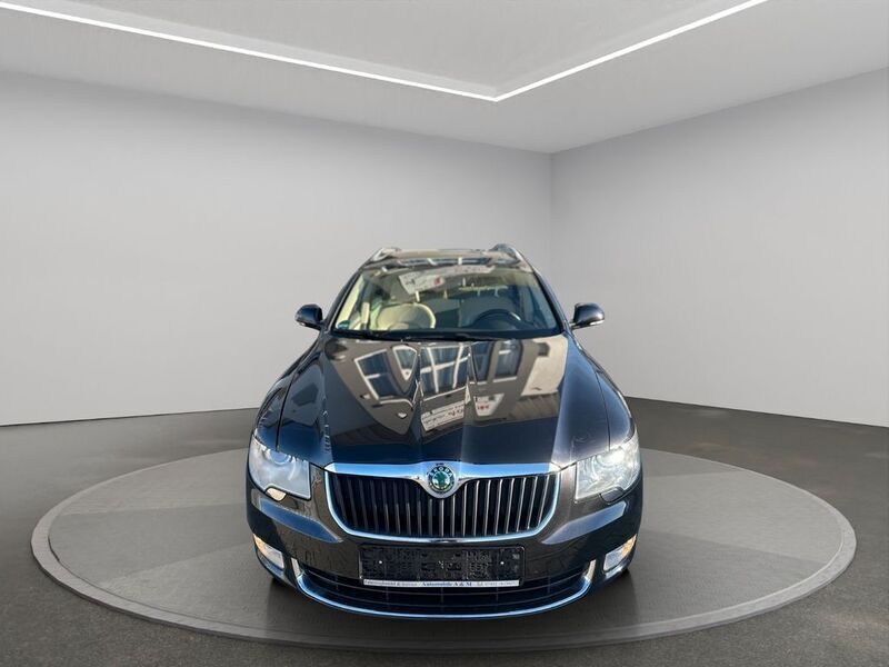 Schwarz Gebraucht 2012 Skoda Superb Elegance Kombi | 9.999 € (Fairer Preis) - Bild 1/4