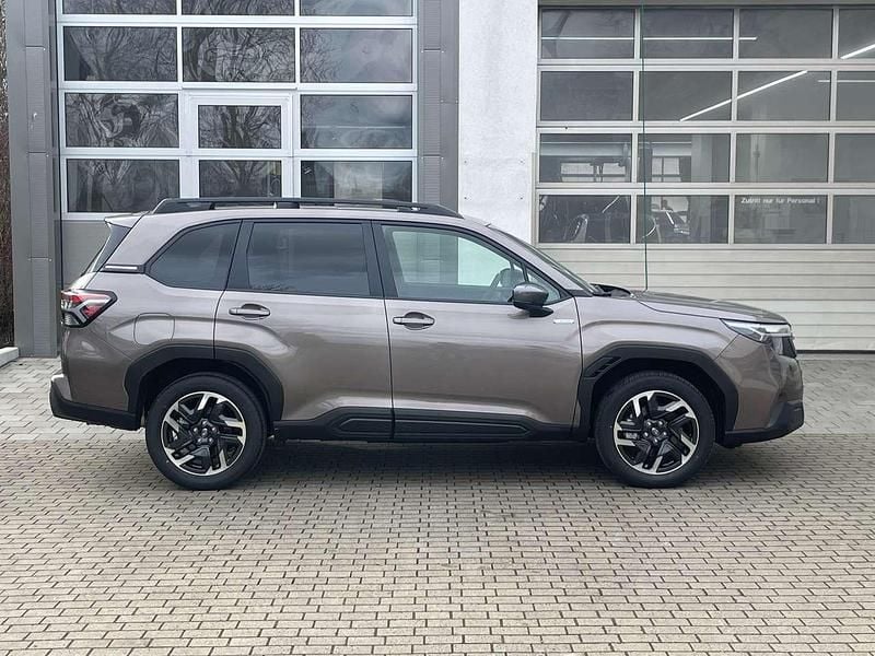 Neu Subaru Forester Exclusive+ 136 PS (100 kW) 2026 Brilliant bronze metallic SUV