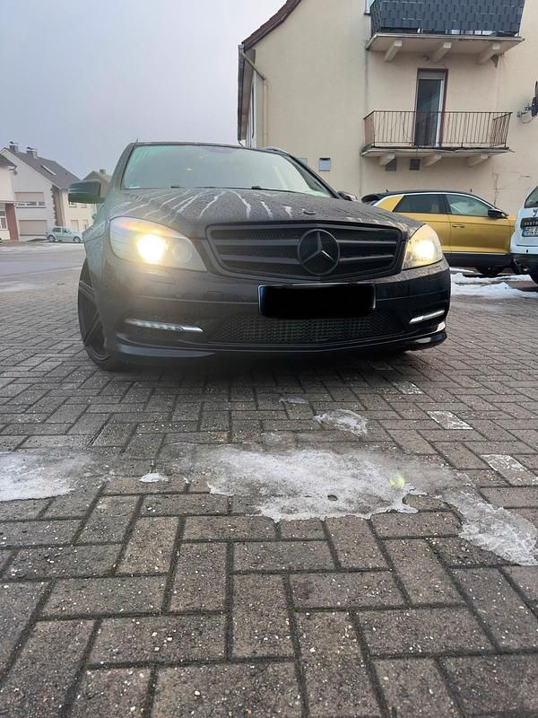 Gebraucht Mercedes C220 222 PS (163 kW) 2009 Schwarz Kombi