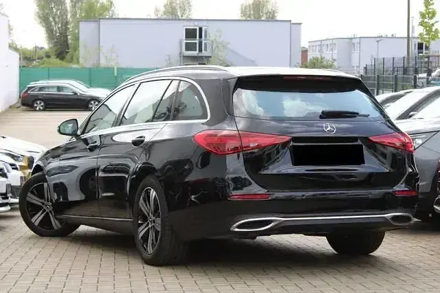Gebraucht Mercedes C200 184 PS (135 kW) 2023 Ung. schwarz Kombi