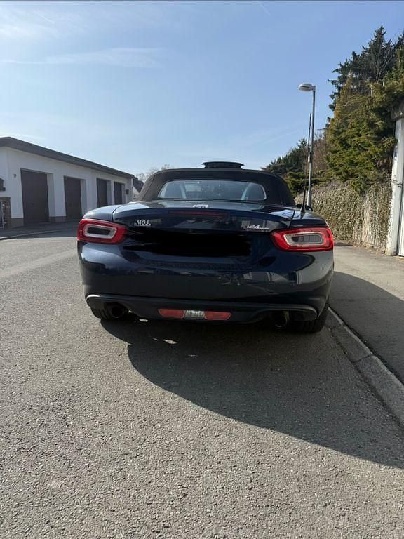 Gebraucht Fiat 124 Spider 140 PS (102 kW) 2018 Blau Cabrio