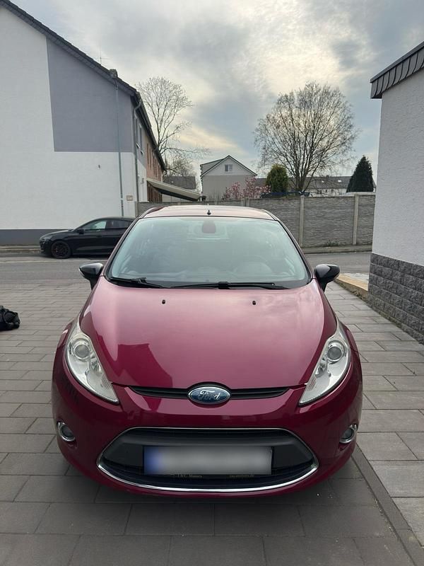 Gebraucht Ford Fiesta 82 PS (60 kW) 2008 Rot Kleinwagen