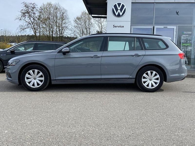 Gebraucht VW Passat 150 PS (110 kW) 2022 Grau Kombi
