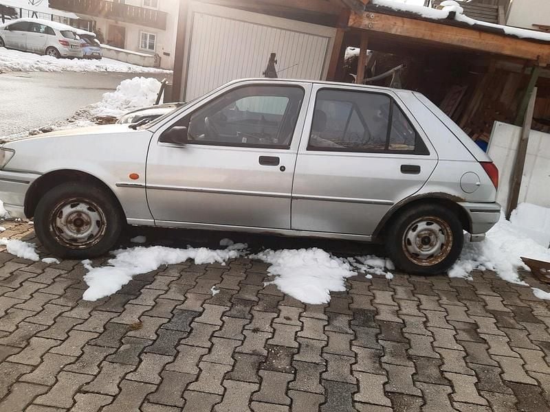 Gebraucht Ford Fiesta 60 PS (44 kW) 1995 Silber Kleinwagen