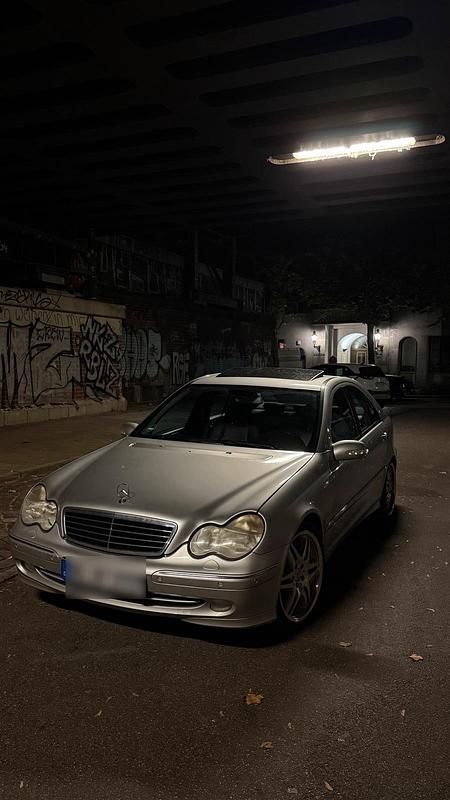Silber Gebraucht 2001 Mercedes C320 Limousine | 3.800 € (Fairer Preis) - Bild 1/4