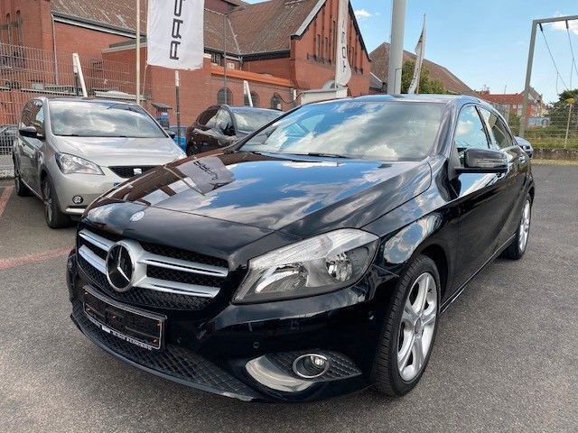 Schwarz Gebraucht 2014 Mercedes A180 Limousine | 11.990 € (Guter Preis) - Bild 1/4