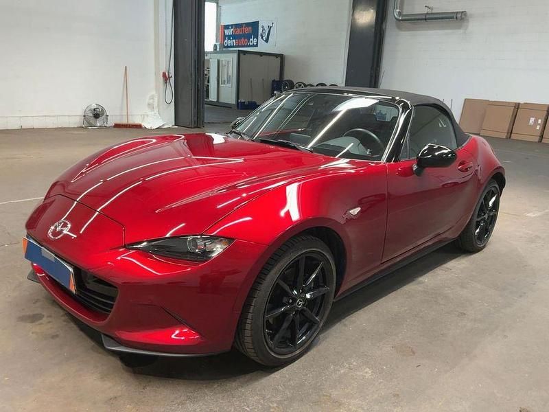 Soul red crystal Gebraucht 2018 Mazda MX5 Signature Cabrio | 25.950 € (Fairer Preis) - Bild 1/4