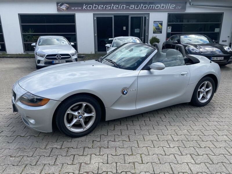 Silber (metallic) Gebraucht 2003 BMW Z4 Cabrio | 8.488 € (Fairer Preis) - Bild 1/4
