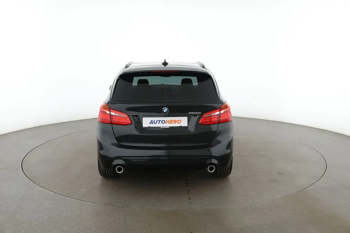 Gebraucht BMW 220 Active Tourer Sport Line 178 PS (130 kW) 2022 Schwarz Van / Kleinbus