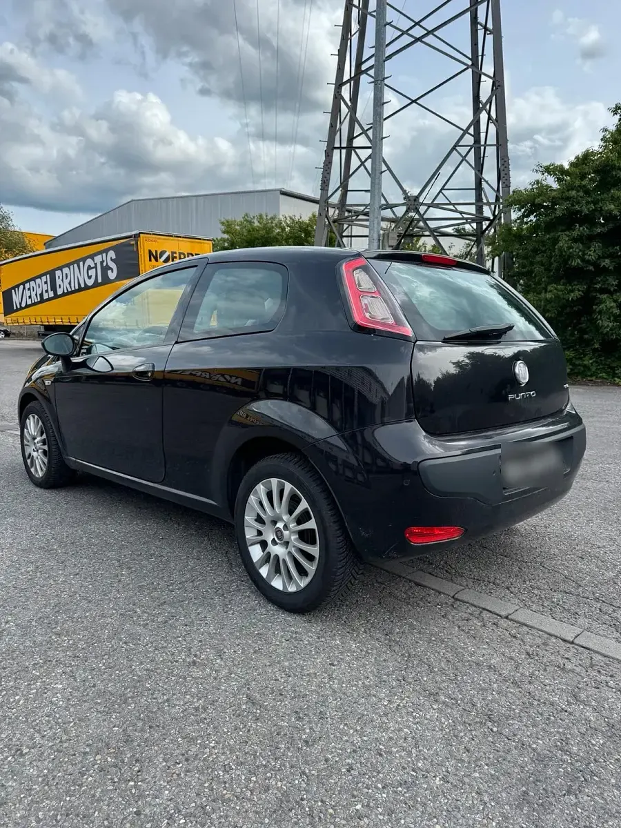 Gebraucht Fiat Punto 105 PS (77 kW) 2011 Schwarz Kleinwagen