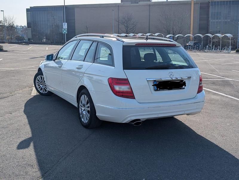 Gebraucht Mercedes C220 Elegance 170 PS (125 kW) 2011 Weiß Kombi