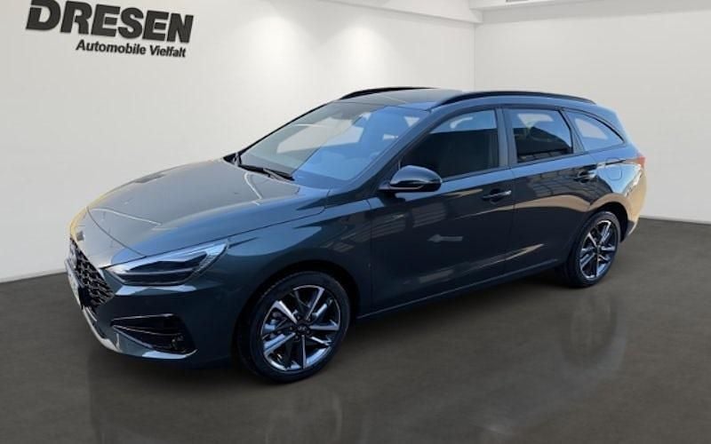 Grün (cypress green / mic) Neu 2025 Hyundai i30 Advantage Kombi | 25.990 € (Fairer Preis) - Bild 1/4