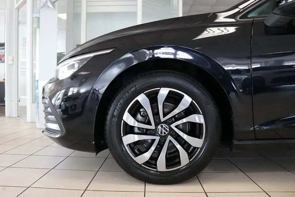 Gebraucht VW Golf VIII Active 150 PS (110 kW) 2022 Schwarz Limousine