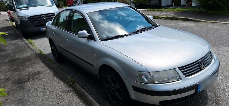 Silber Gebraucht 2000 VW Passat Limousine | 998 € (Guter Preis) - Bild 1/4