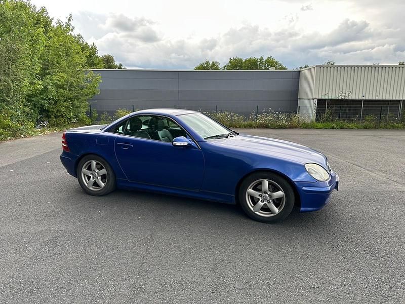 Gebraucht Mercedes SLK230 193 PS (141 kW) 2001 Blau Cabrio