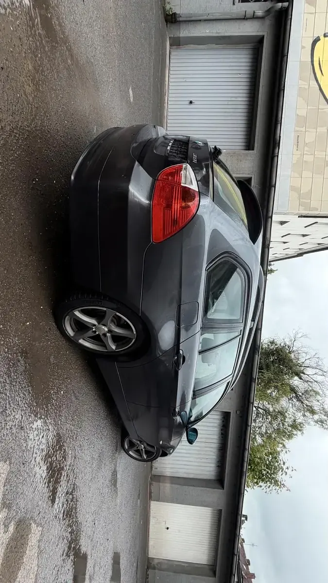 Gebraucht BMW 318 140 PS (102 kW) 2009 Grau Kombi