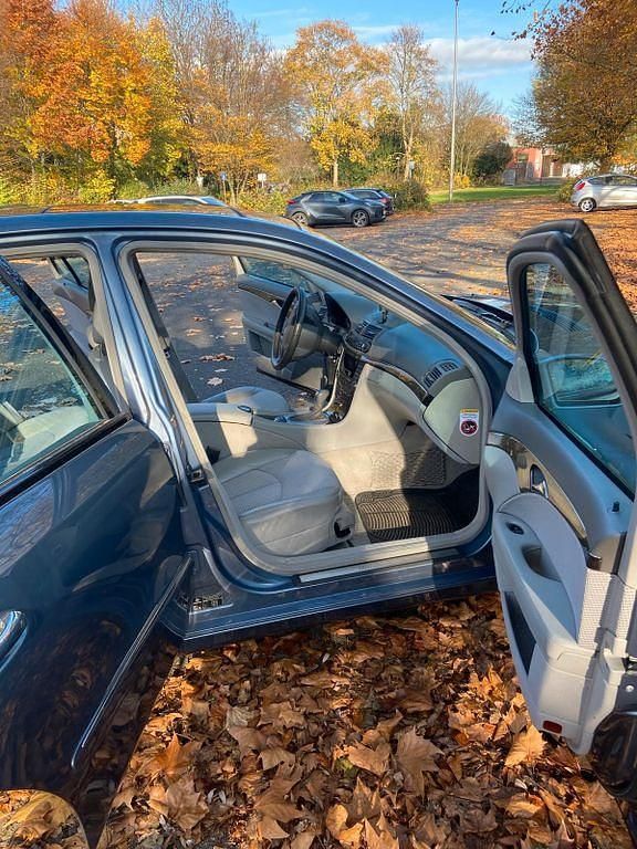 Gebraucht Mercedes E280 Avantgarde 190 PS (139 kW) 2005 Blau Limousine