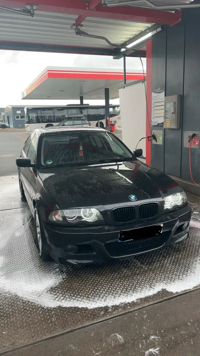 Gebraucht BMW 325 Basis 192 PS (141 kW) 2001 Schwarz Limousine