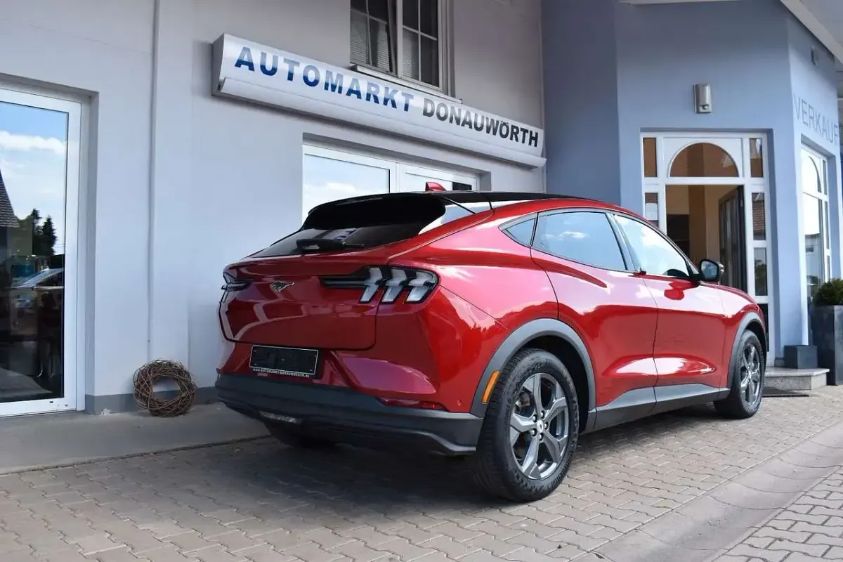 Gebraucht Ford Mustang 300 PS (220 kW) 2021 Rot Limousine