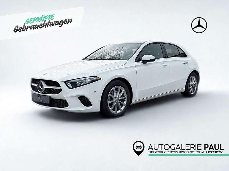 Polarweiss unilack Gebraucht 2020 Mercedes A200 Limousine | 21.900 € (Guter Preis) - Bild 1/4