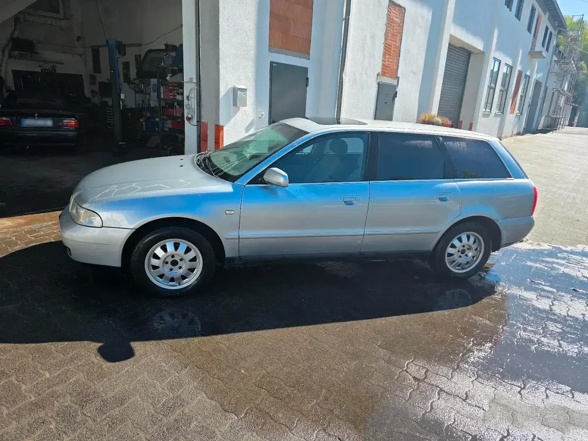 Second-hand Audi A4 165 CP (121 kW) 1998 Argintiu Break
