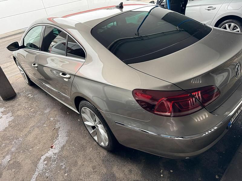 Gebraucht VW Passat 170 PS (125 kW) 2012 Gold Limousine